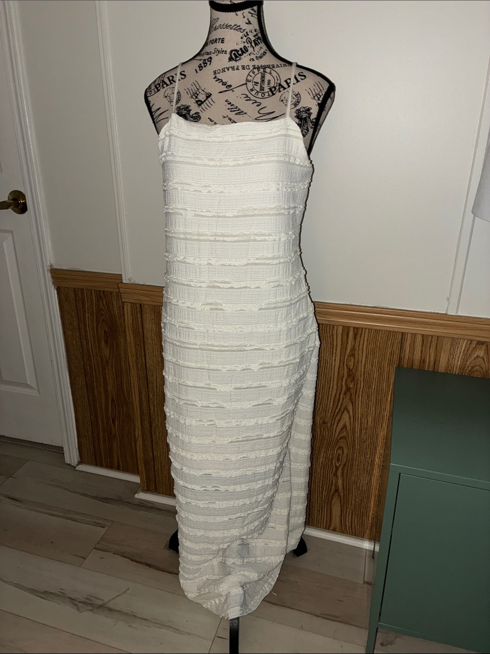 White Textured Spaghetti-Strap Maxi Dress with detail L nwt